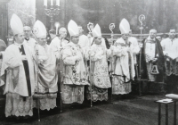 Az 1964-es részleges megállapodás után a budapesti Szent István-bazilikában felszentelt püspökök.