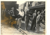 Magyarországnak kiválasztott amerikai mozdonyok Rüsselsheimben (a 3. és 4. képen a háttérben az Opel gyár romjai láthatók)